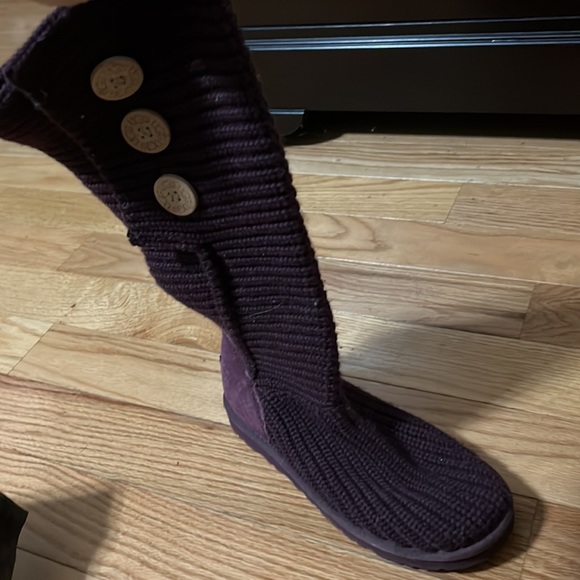 Uggs - Picture 2 of 2